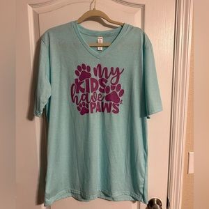 My kids have paws v-neck T-shirt